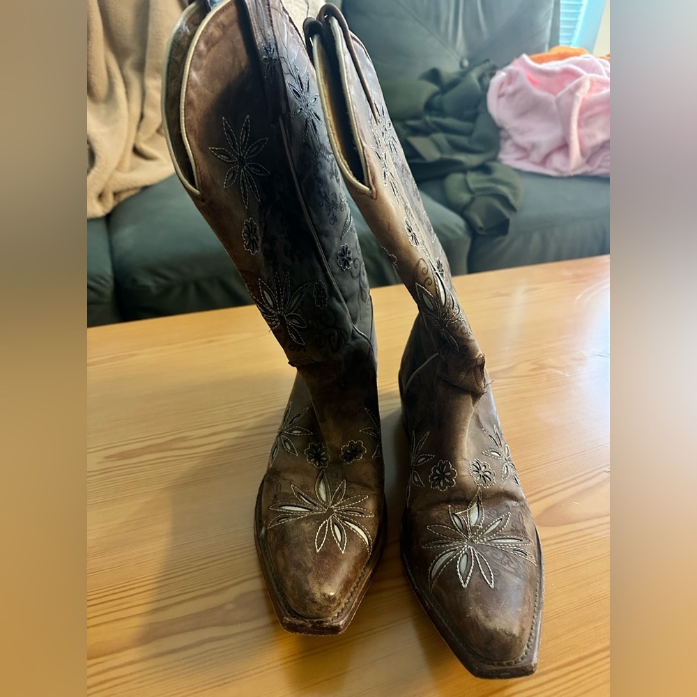 Gorgeous flower patchwork cowgirl /cowboy snip toe boots
